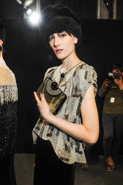 Look 15